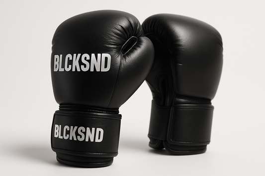 genera unas guantillas de kickboxing BLCKSND